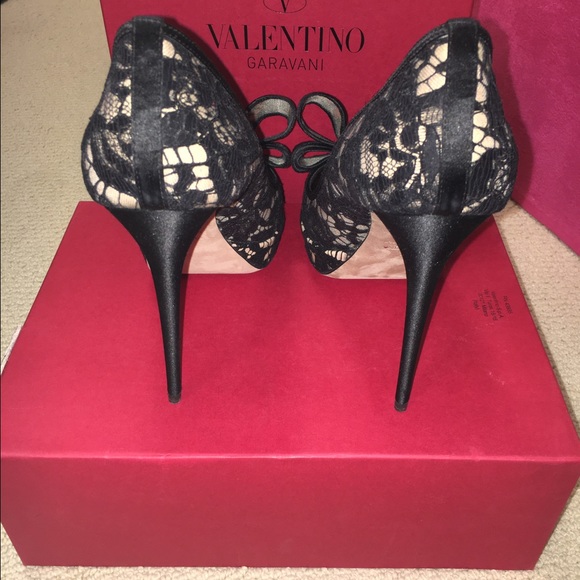 VALENTINO Stunning lace heels - Picture 2 of 4